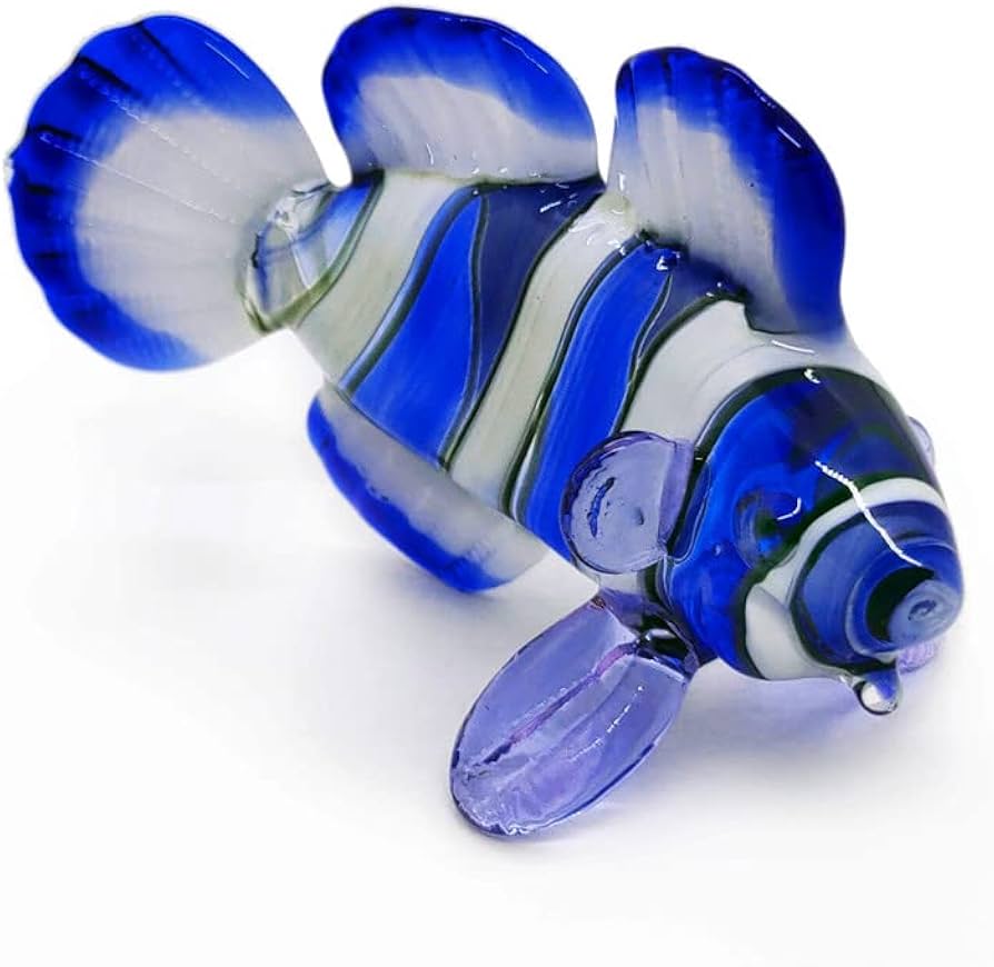 Player aquarium display featuring multiple Blumato Clownfish